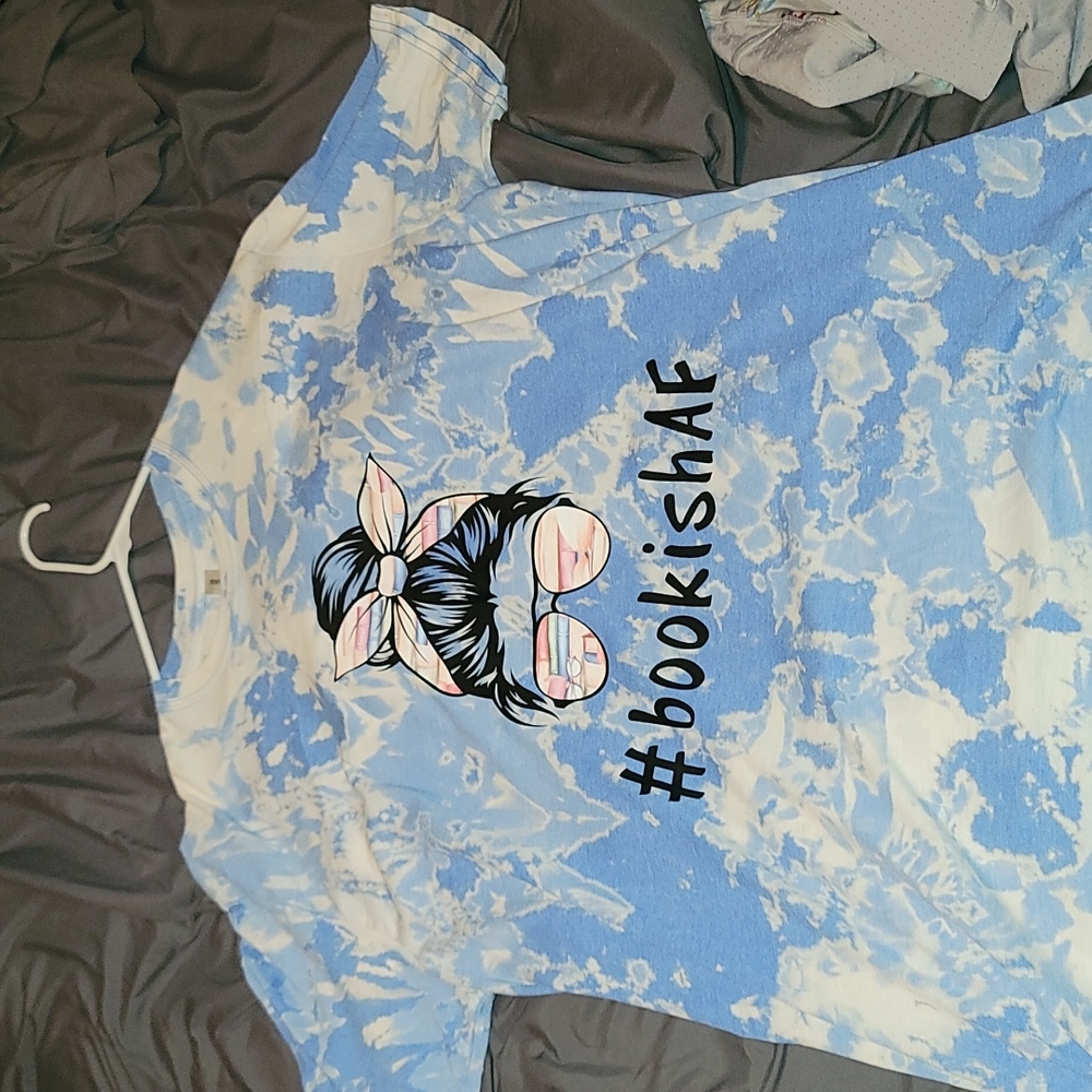 Messy bun #bookishAF Womens tshirt